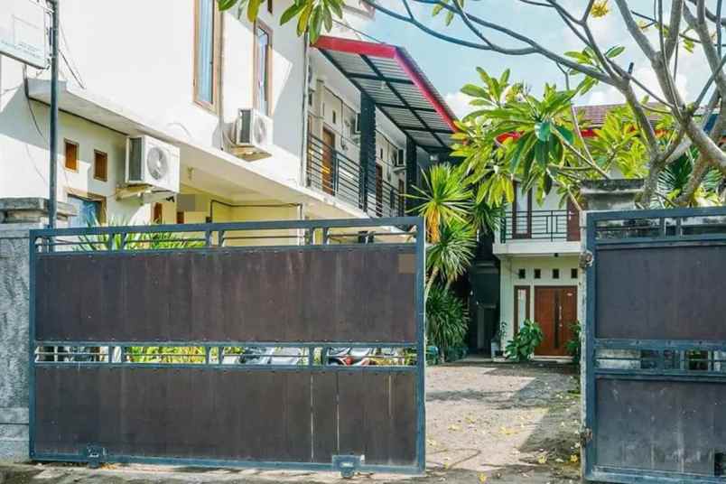 dijual villa ampenan selatan kec