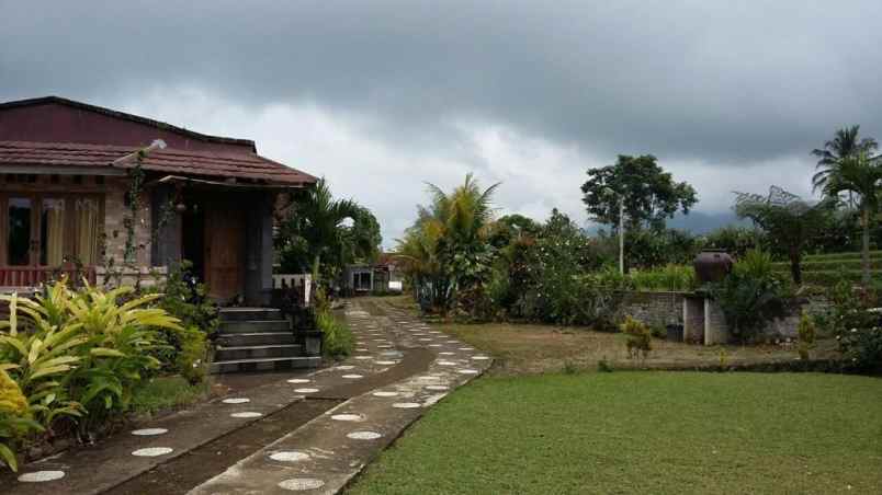 dijual villa jalan mega mendung cisuara