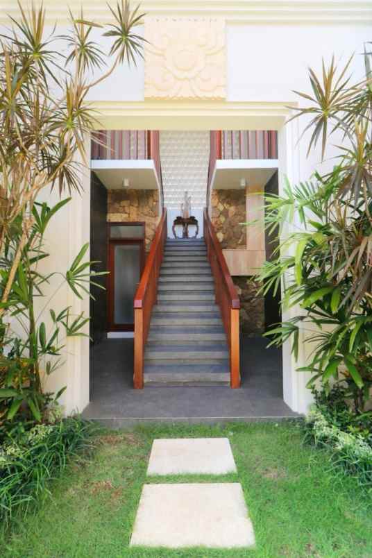 dijual villa jalan ungasan kuta badung bali