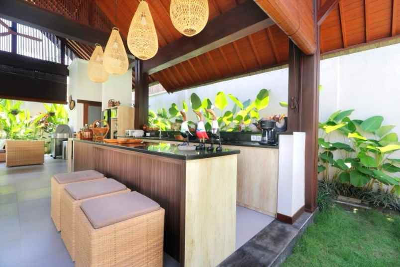 dijual villa jalan ungasan kuta badung bali