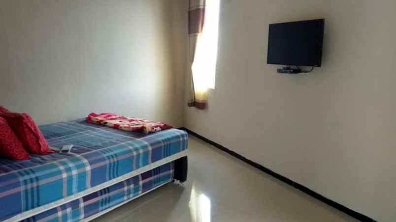 dijual villa jl abdulgani atas