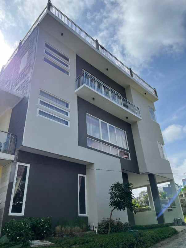 dijual villa jl abdulgani atas