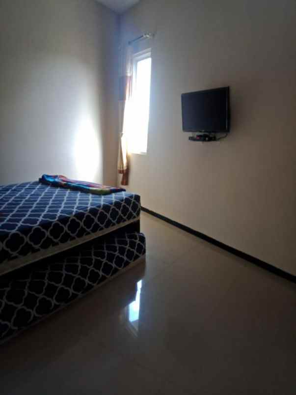 dijual villa jl abdulgani atas