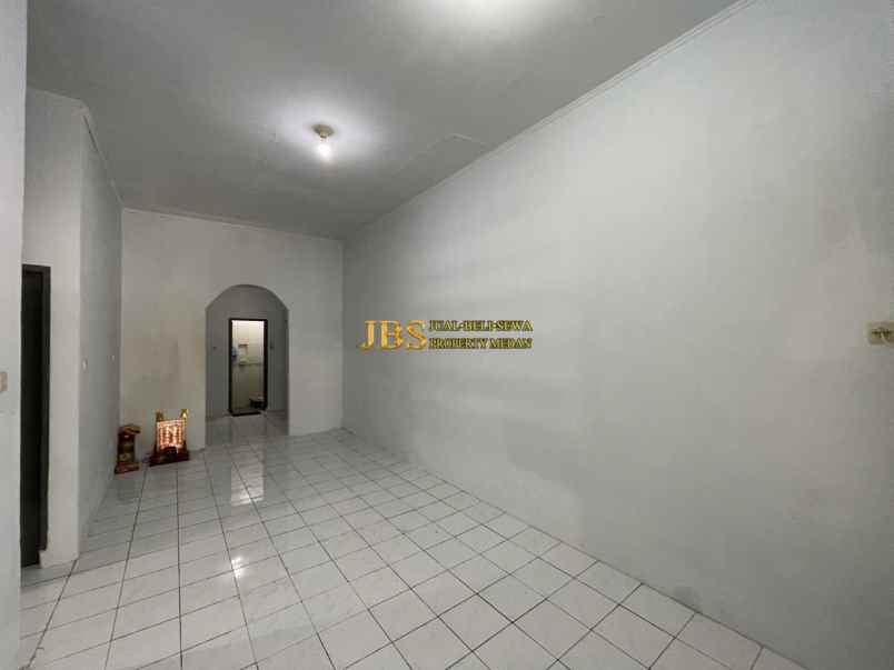 dijual villa komplek cemara hijau