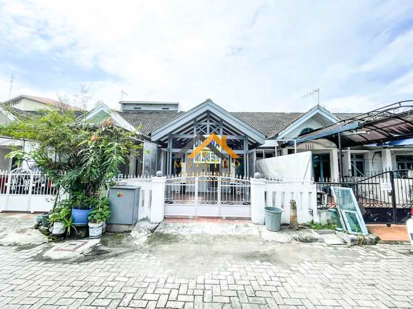 dijual villa komplek cemara hijau jalan