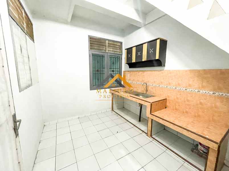 dijual villa komplek cemara hijau jalan