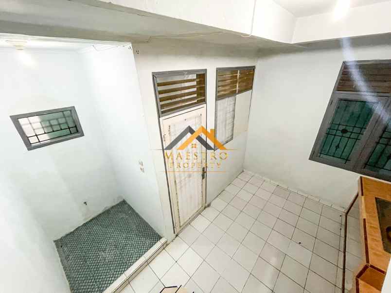 dijual villa komplek cemara hijau jalan