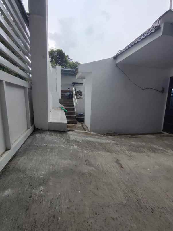 dijual villa prigen