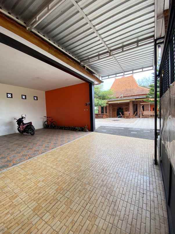 dijual villa tempel