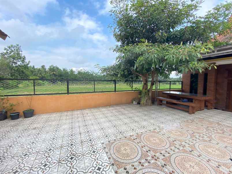 dijual villa tempel