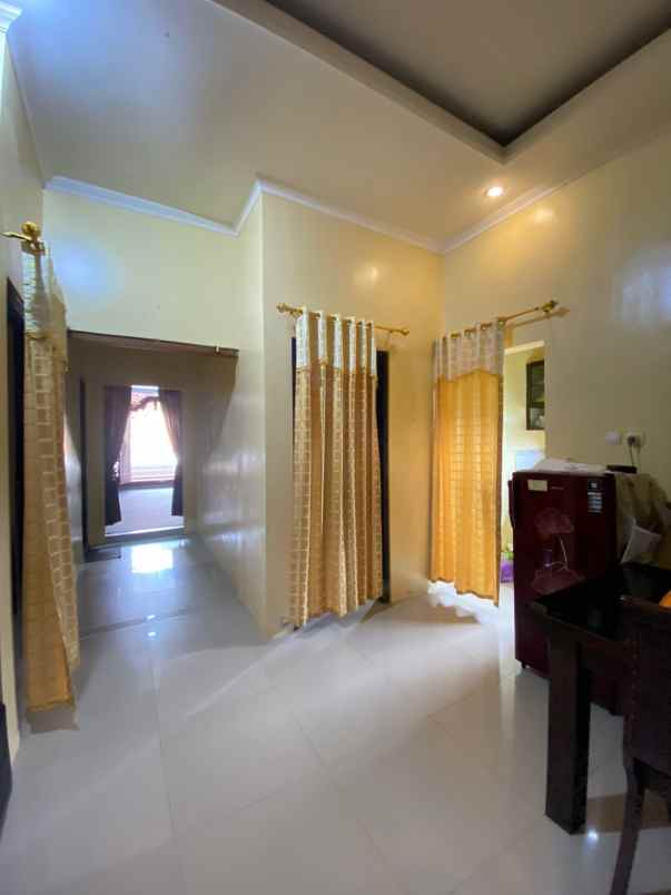 dijual villa tempel