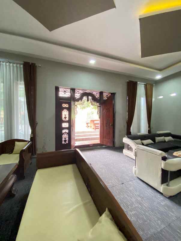 dijual villa tempel