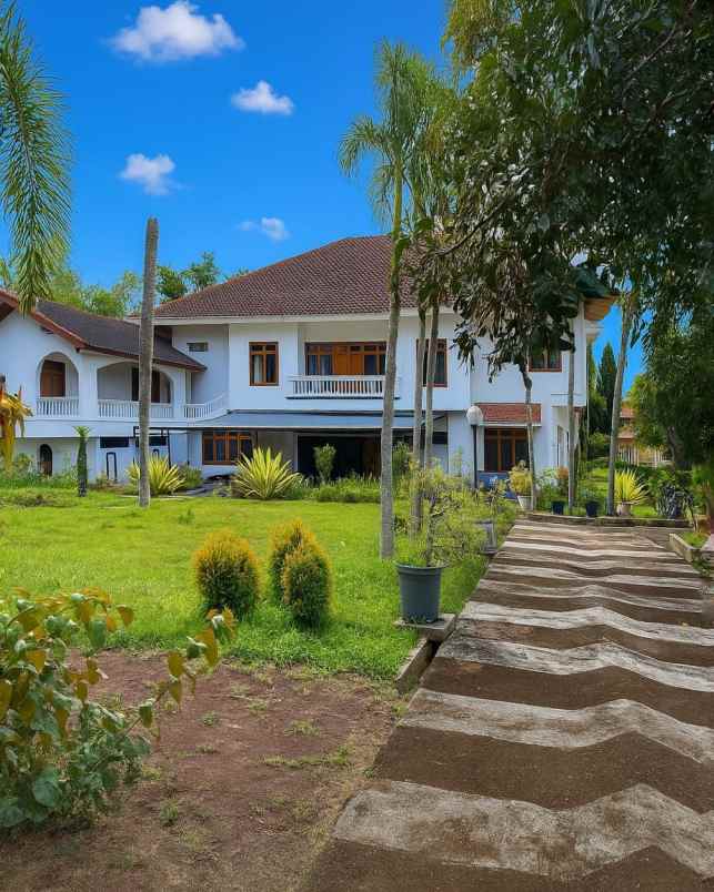 dijual villa villa suropati ngaglik
