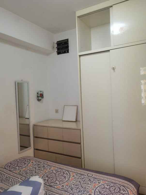 disewakan apartemen green pramuka tower chrysant lt 7
