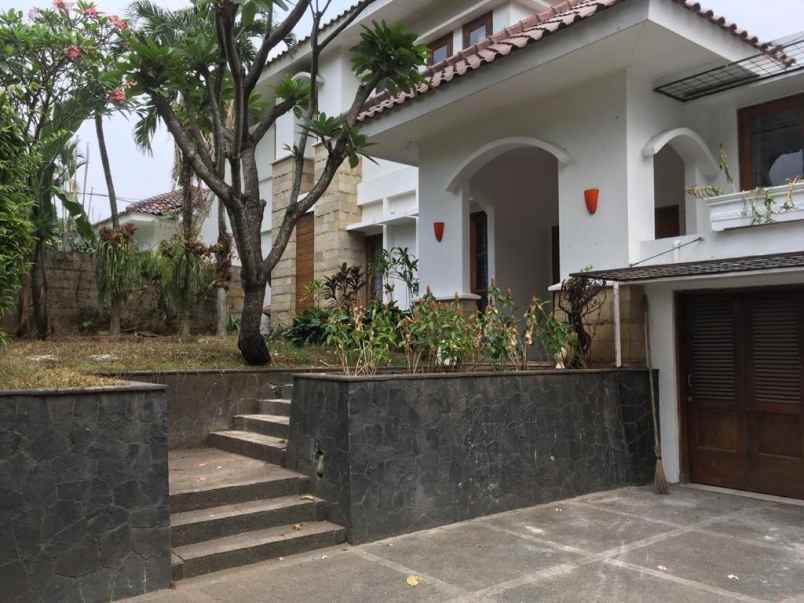 disewakan rumah ada pool di kemang jakarta selatan