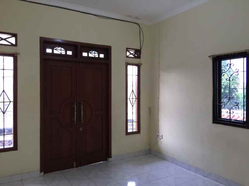 disewakan rumah di jl mampang prapatan jakarta selatan