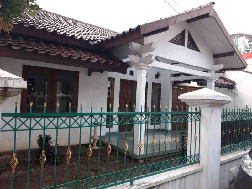 disewakan rumah di lokasi strategis di beji timur