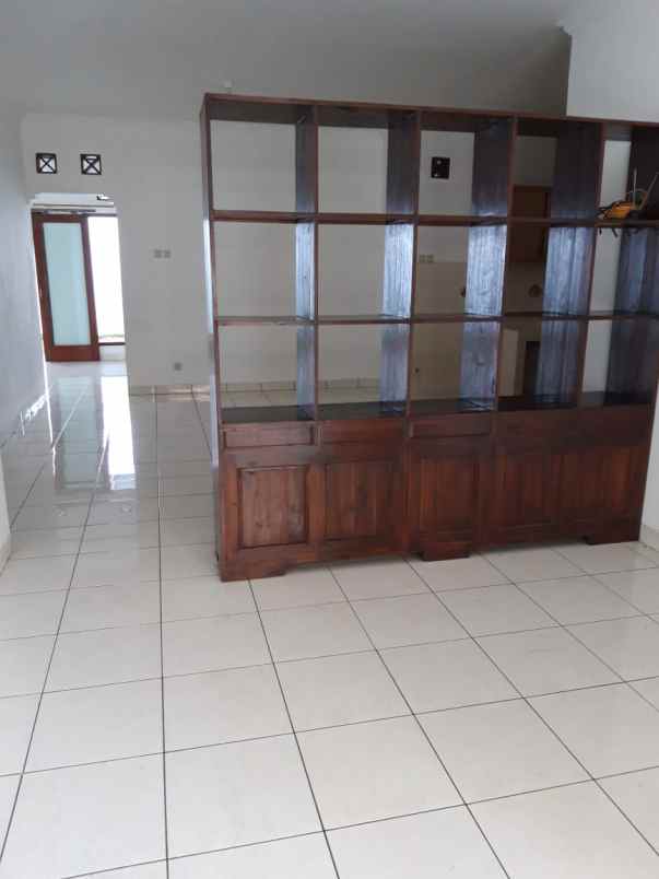 disewakan rumah di lokasi strategis di beji timur