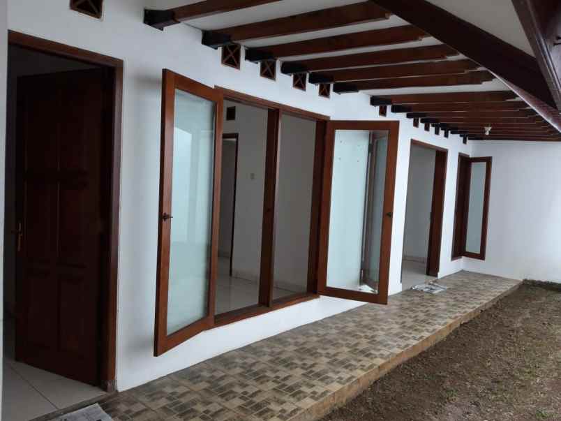 disewakan rumah di lokasi strategis di beji timur