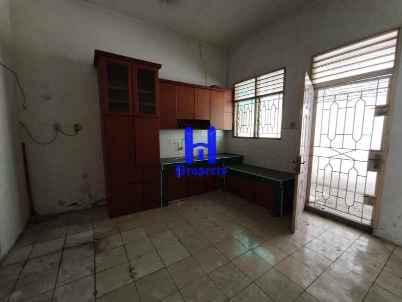 disewakan rumah komplek cemara hijau jalan
