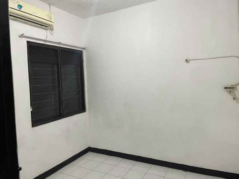 disewakan rumah kutisari indah