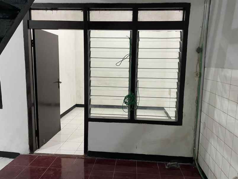 disewakan rumah kutisari indah