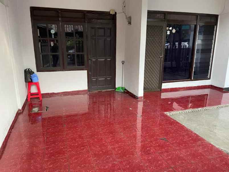 disewakan rumah kutisari indah