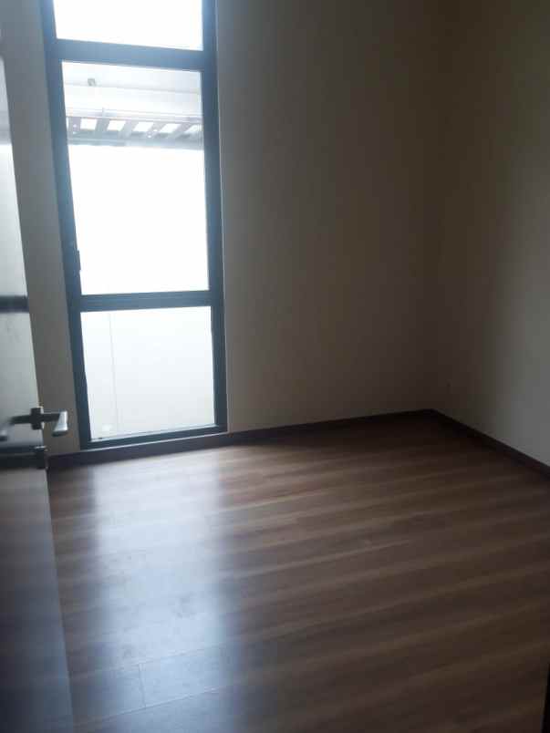 disewakan rumah nava park bsd