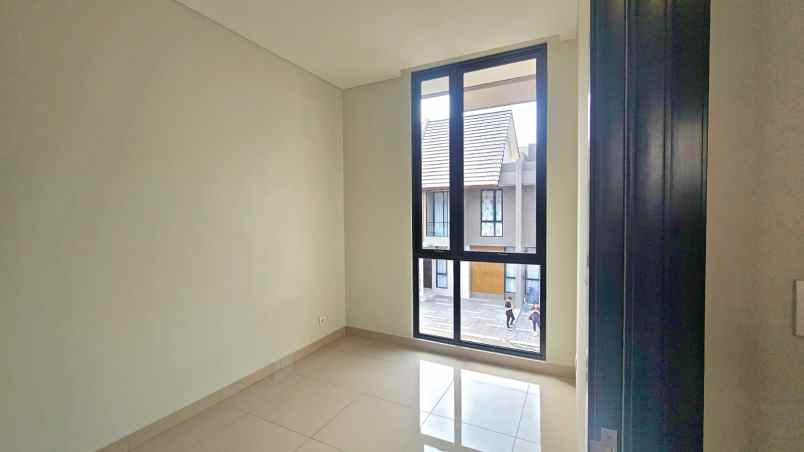 disewakan rumah summarecon crown gading