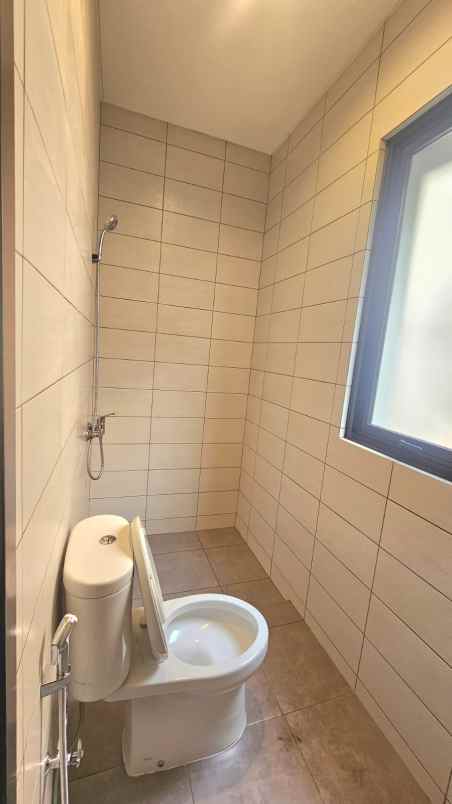 disewakan rumah summarecon crown gading