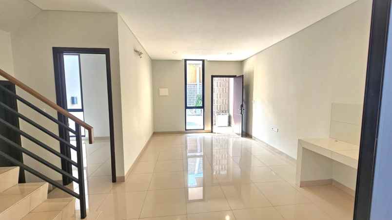 disewakan rumah summarecon crown gading