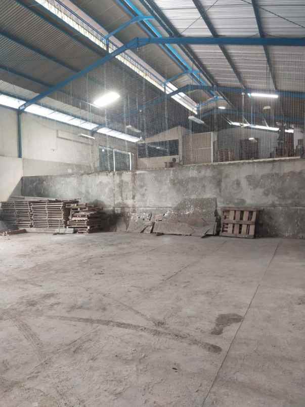 gudang tanjungsari hadap barat