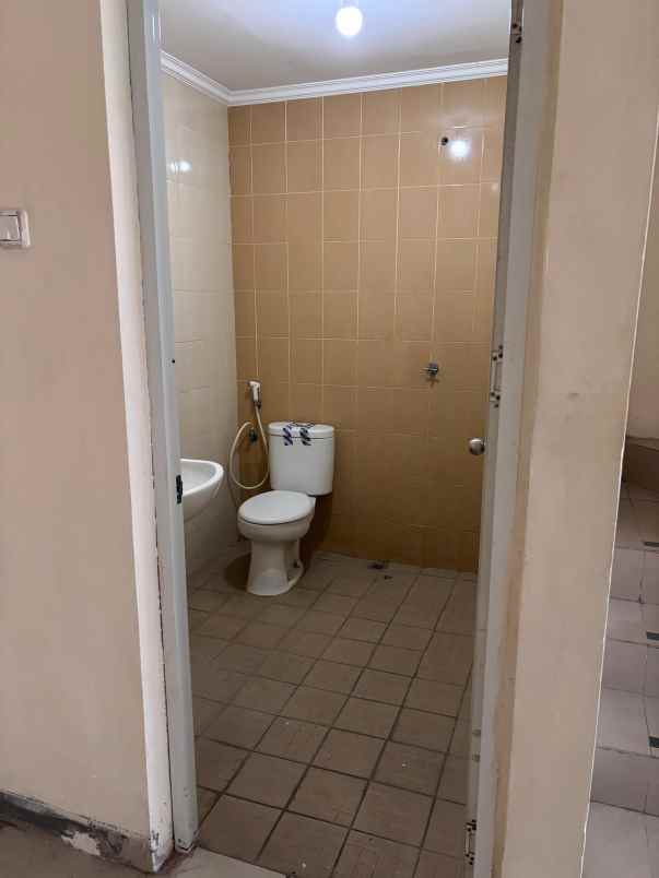 jual cepat ruko 3 5 lantai di green l