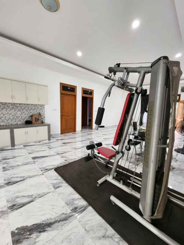 jual cepat rumah semi furnished luas murah