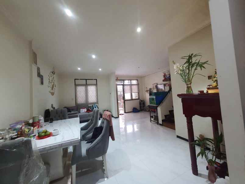 jual rumah semi furnished taman palem lestari jak bar