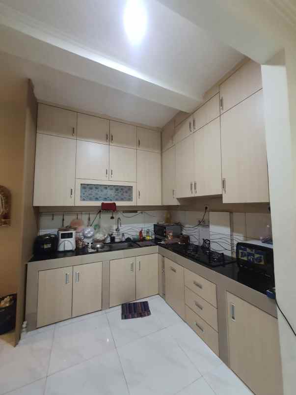 jual rumah semi furnished taman palem lestari jak bar