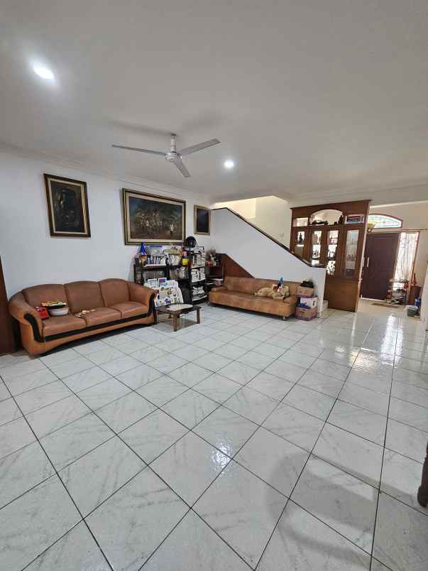 jual rumah strategis taman semanan indah jak bar