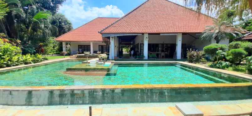 jual vila modern di lovina pinggir pantai