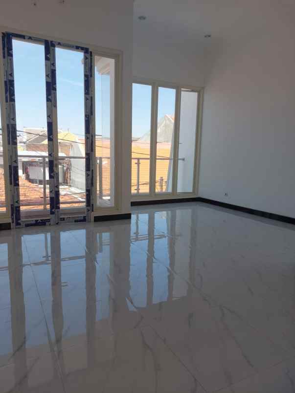 mulyosari utara row jalan 2 mobil longgar