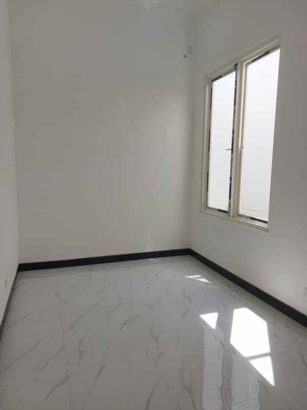 mulyosari utara row jalan 2 mobil longgar