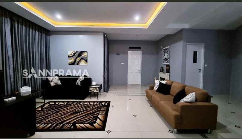 ruamh besar semi furnished cirendeu