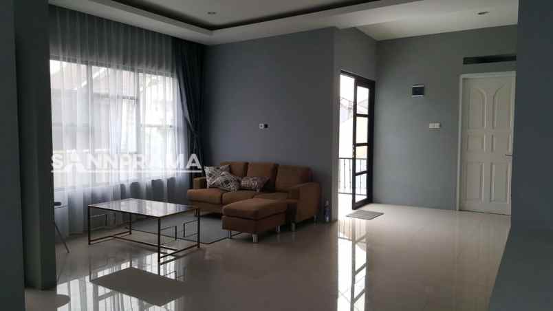 ruamh besar semi furnished cirendeu