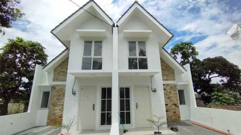rumah 1 lantai samping perum galaxy 590jt