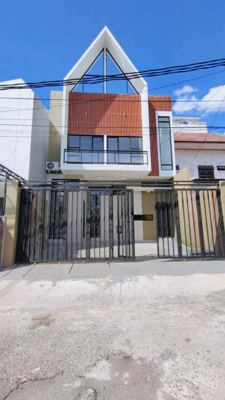 rumah 2 5 lantai ada roodtop semi furnish dipamulang