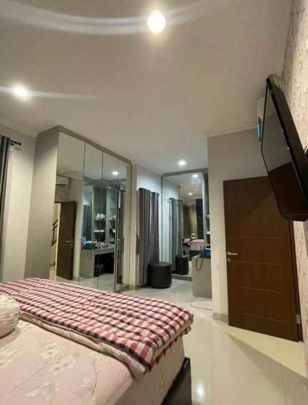 rumah 2 lantai full furnished di ciputat tangsel