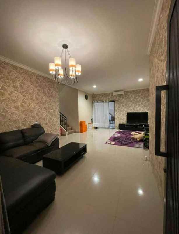 rumah 2 lantai full furnished di ciputat tangsel