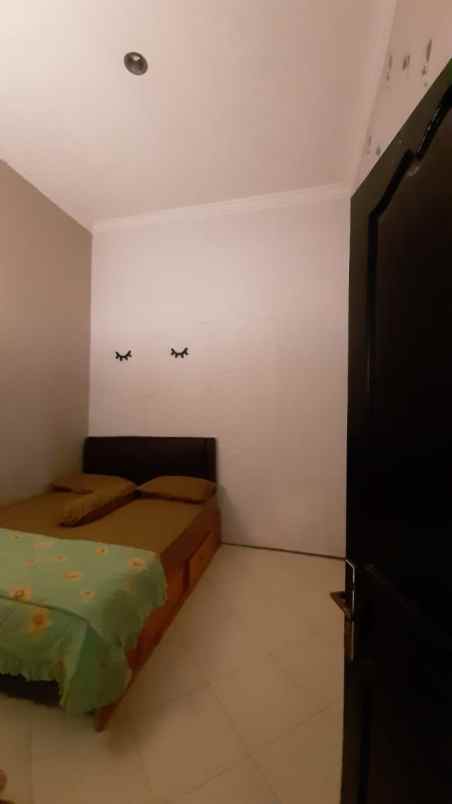 rumah 2 lantai full furnished strategis di kota batu