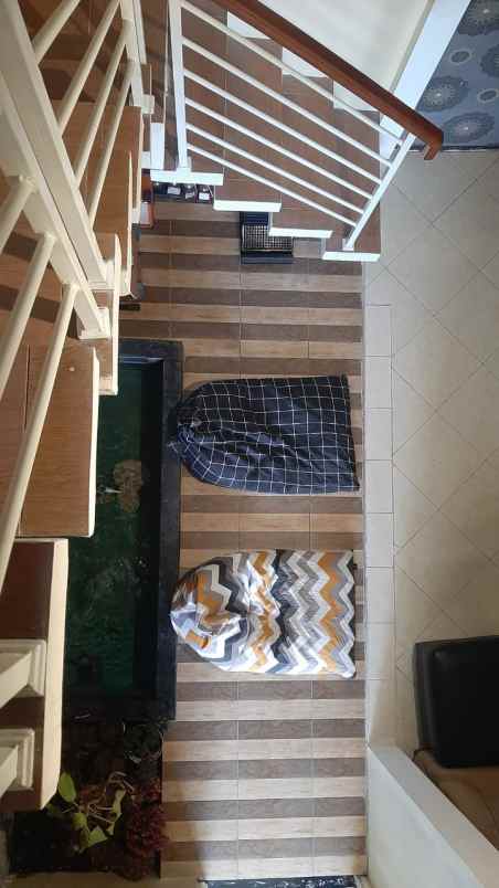 rumah 2 lantai full furnished strategis di kota batu