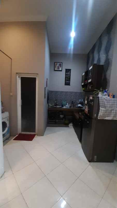 rumah 2 lantai full furnished strategis di kota batu