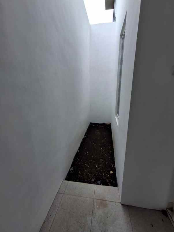 rumah 2 lantai lokasi samping tol sawojajar
